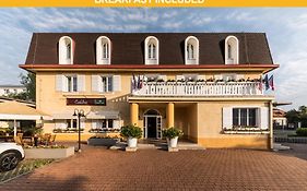 Prague Hotel Carl Inn Restaurant & Parking